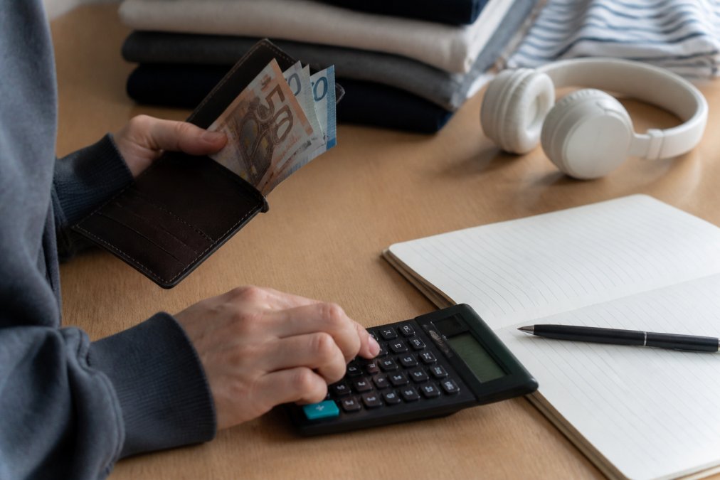 How to Avoid International Currency Fees