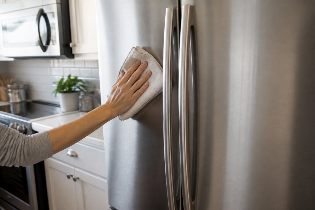 How to Clean Stainless Steel Appliances Without Streaks